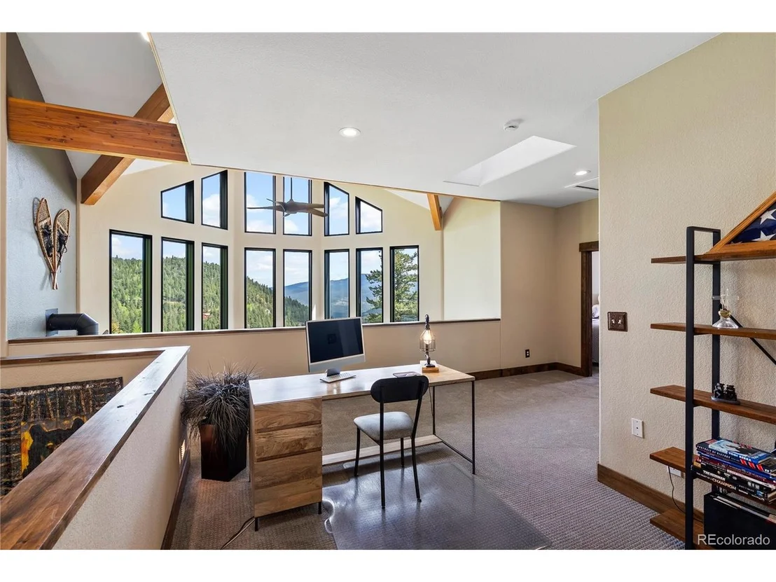 Photo of 1194 Snyder Mountain Rd