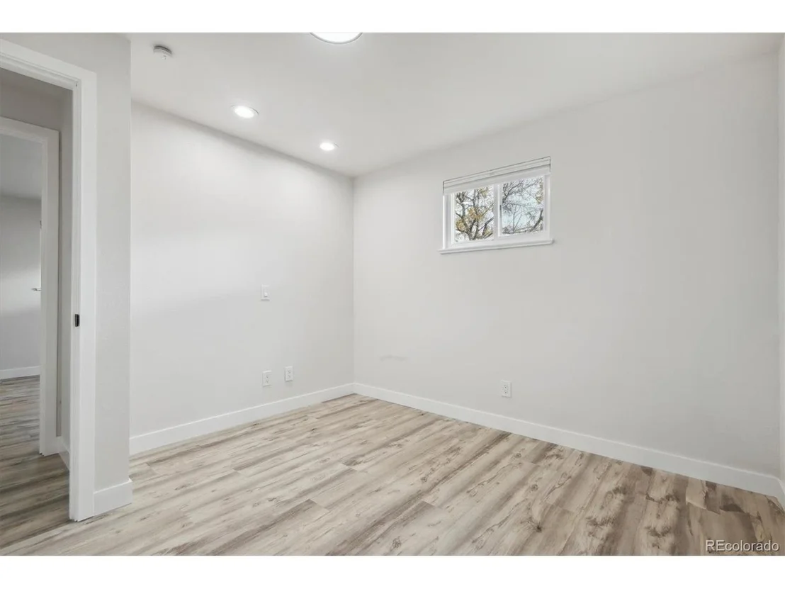 Photo of 1055 Iris St