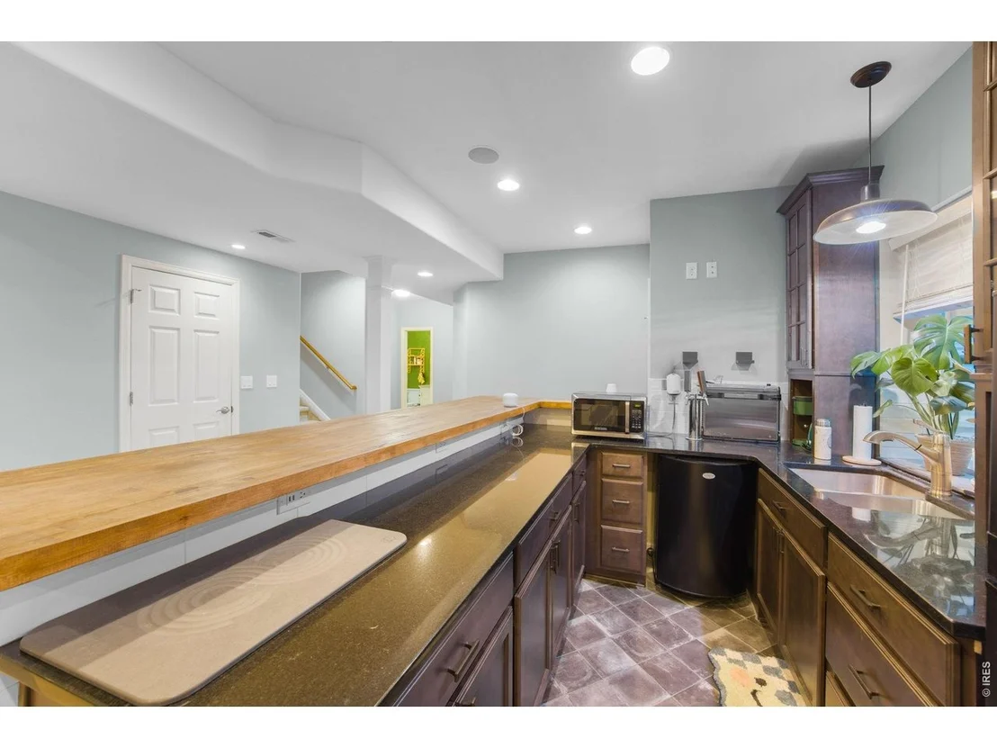 Photo of 6386 Mayfair Ave