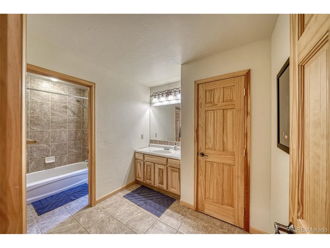 Photo of 988 Ruby Ln