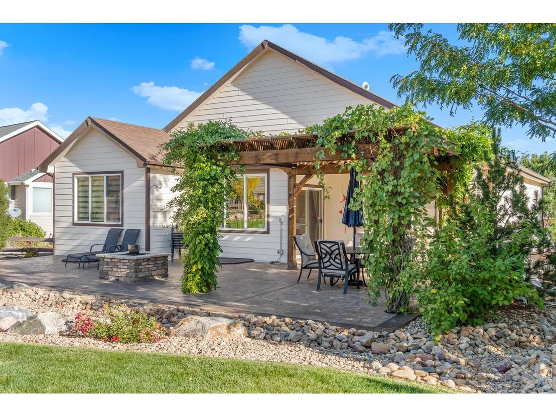 Photo of 2047 Bayfront Dr