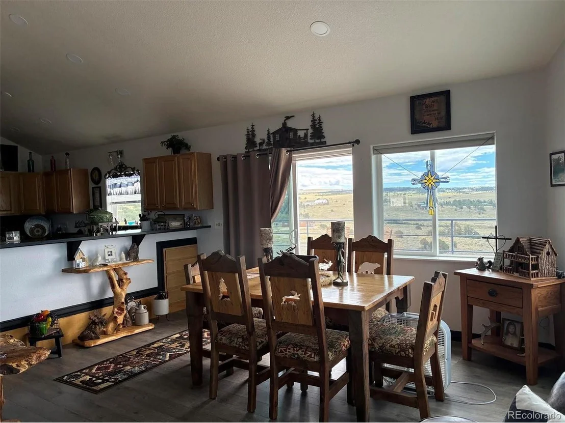 Photo of 136 Arapahoe Cir