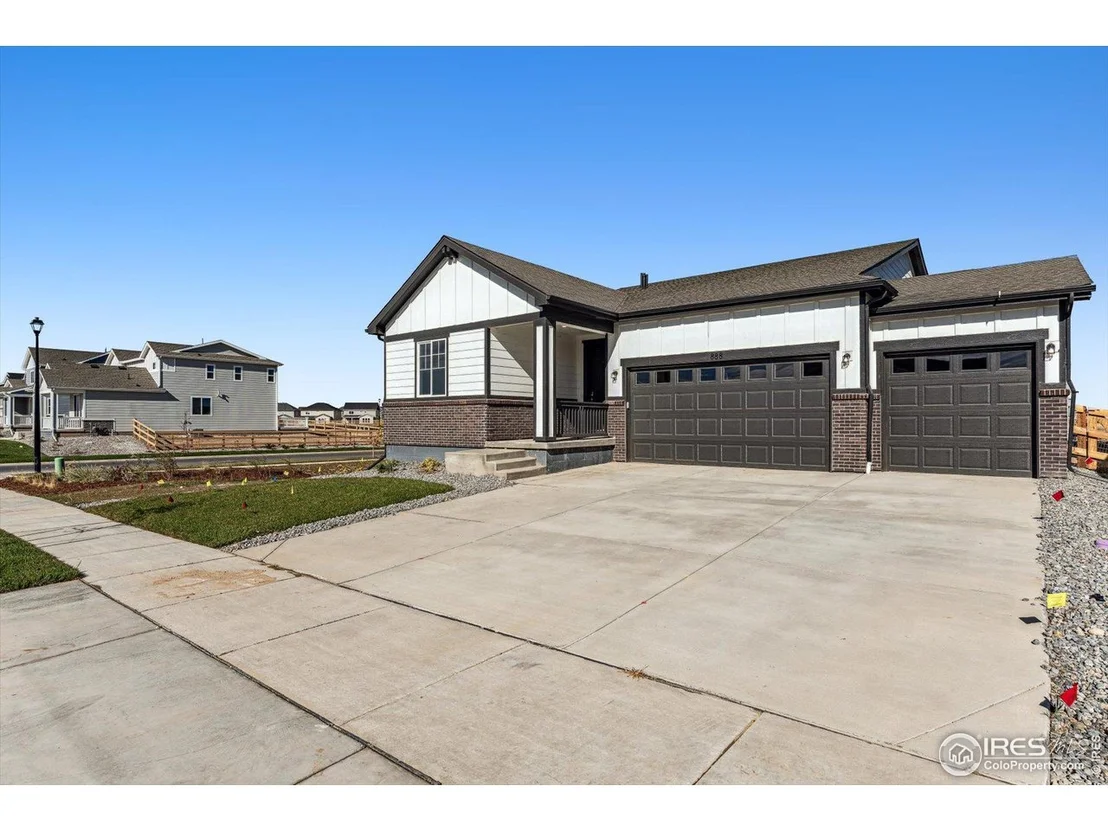 Photo of 888 Hummocky Way