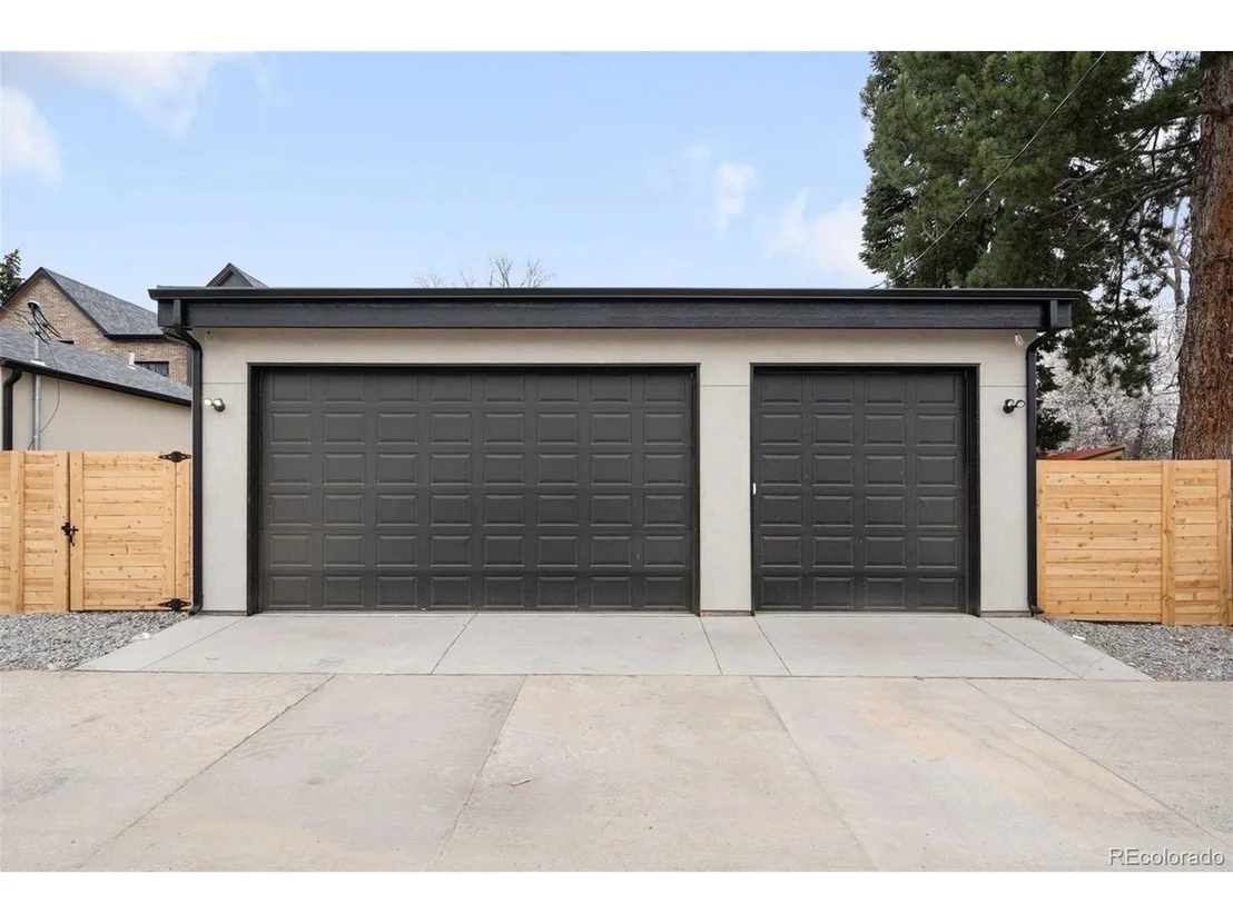 Photo of 3930 W Byron Pl
