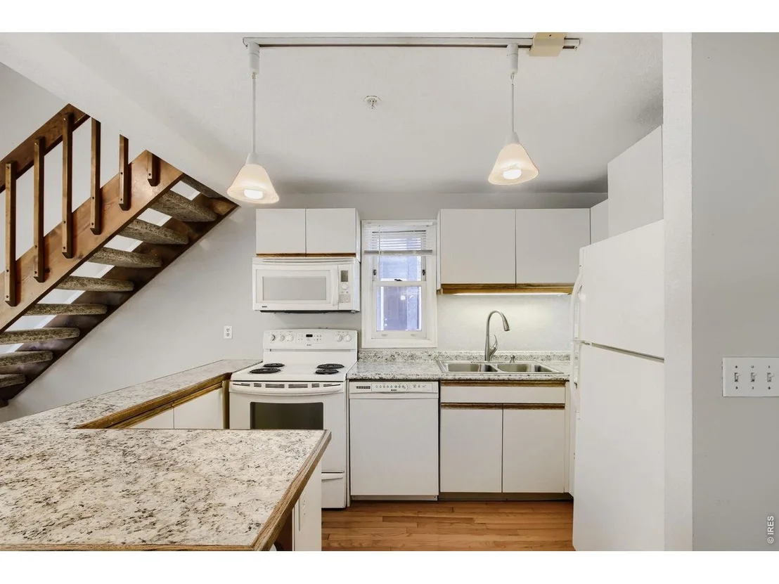 Photo of Unit 210 at 2201 Pearl St