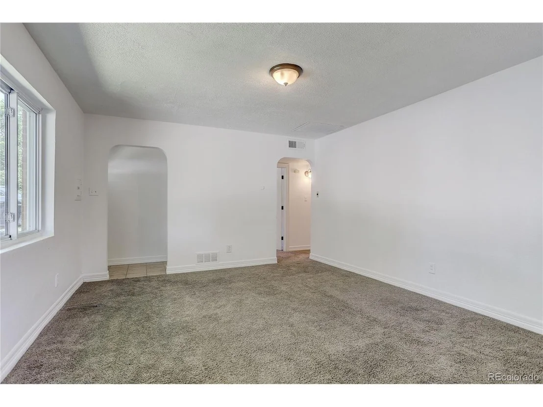 Photo of 9200 Vine St
