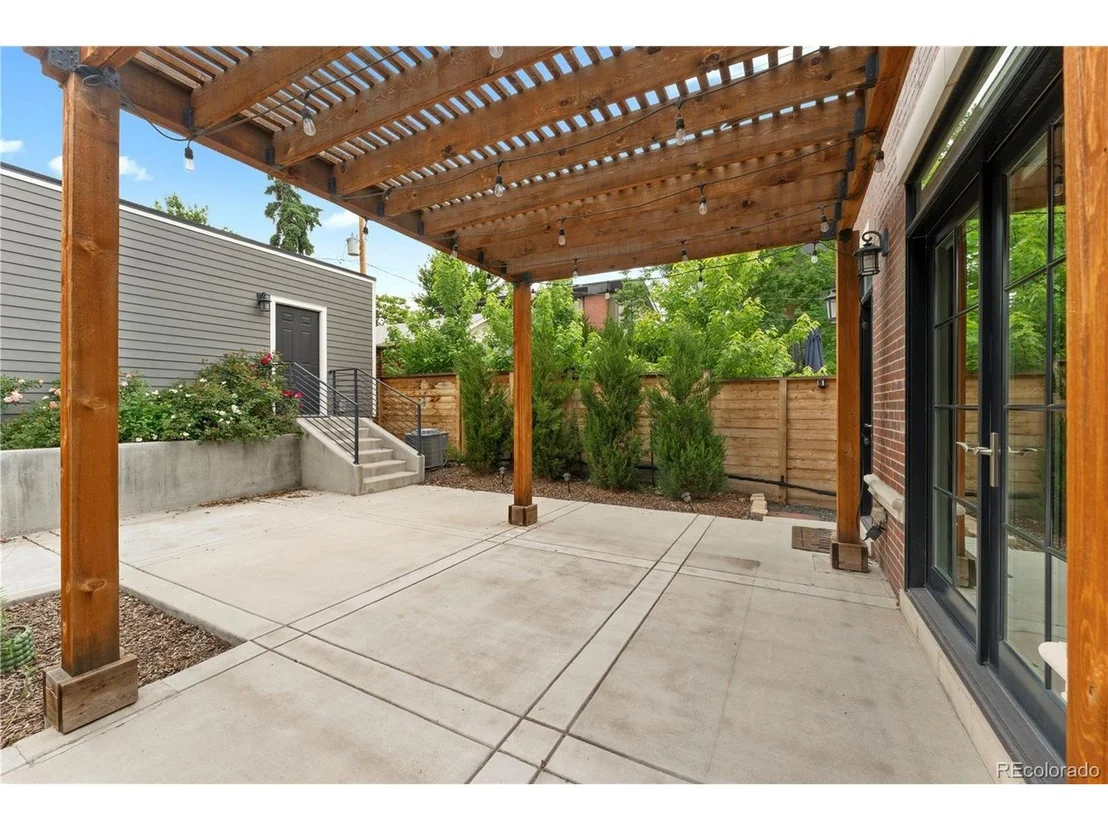 Photo of 3317 Bryant St