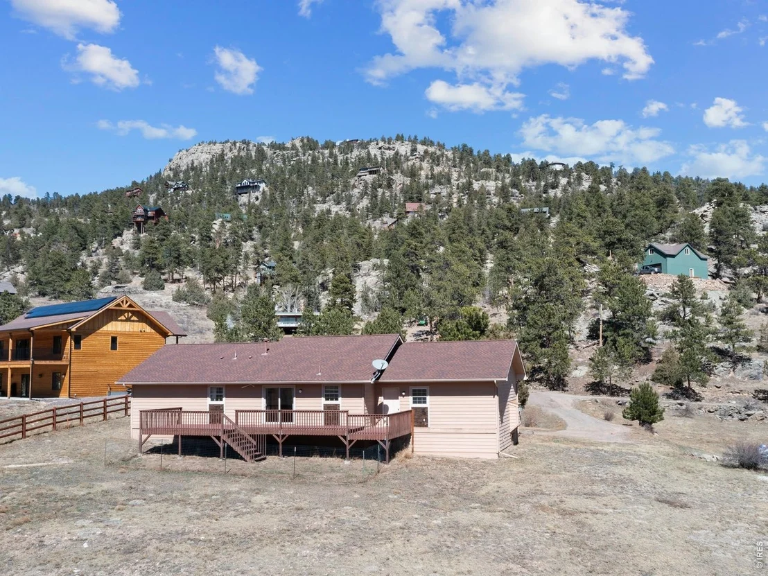 Photo of 582 Meadowview Dr