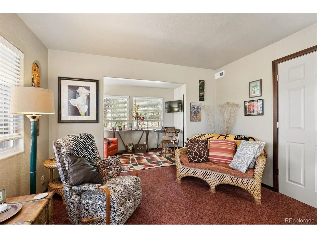 Photo of 221 Juniper Ln