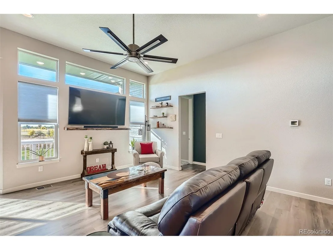 Photo of 649 White Tail Ave