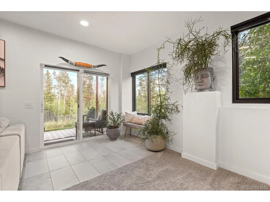 Photo of 424 W Dory Way