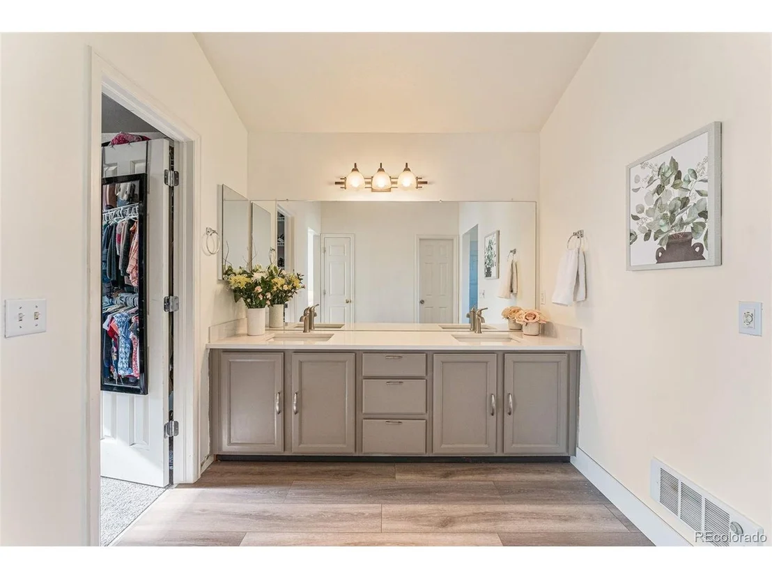 Photo of 321 Driftwood Cir