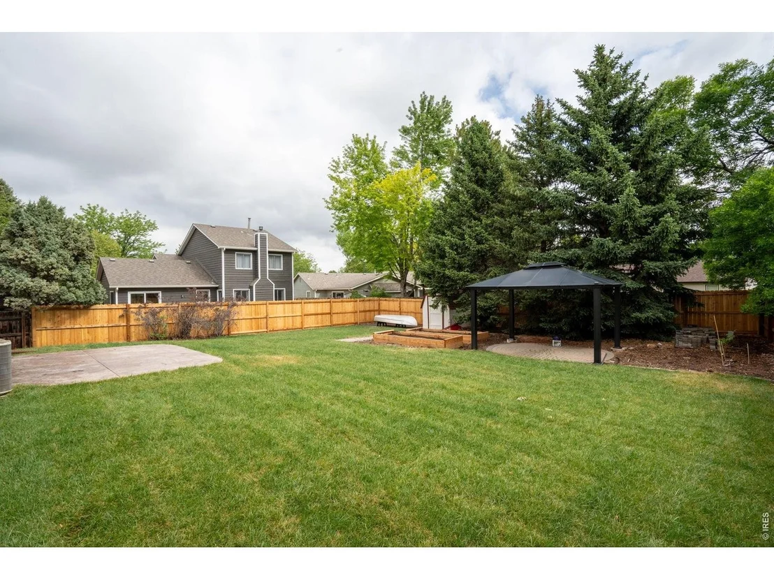 Photo of 2830 Bluegrass Dr