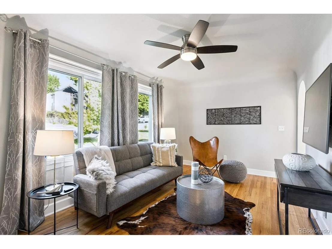 Photo of 310 King St