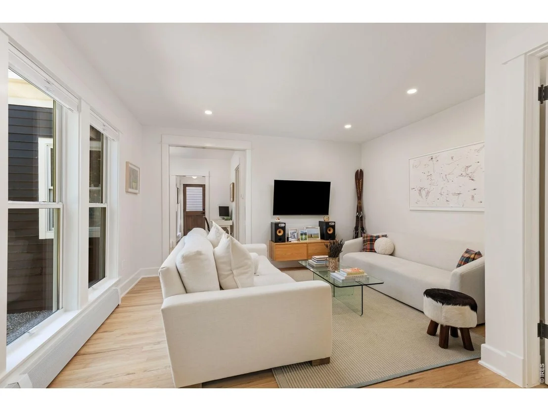 Photo of Unit A at 2324 Mapleton Ave