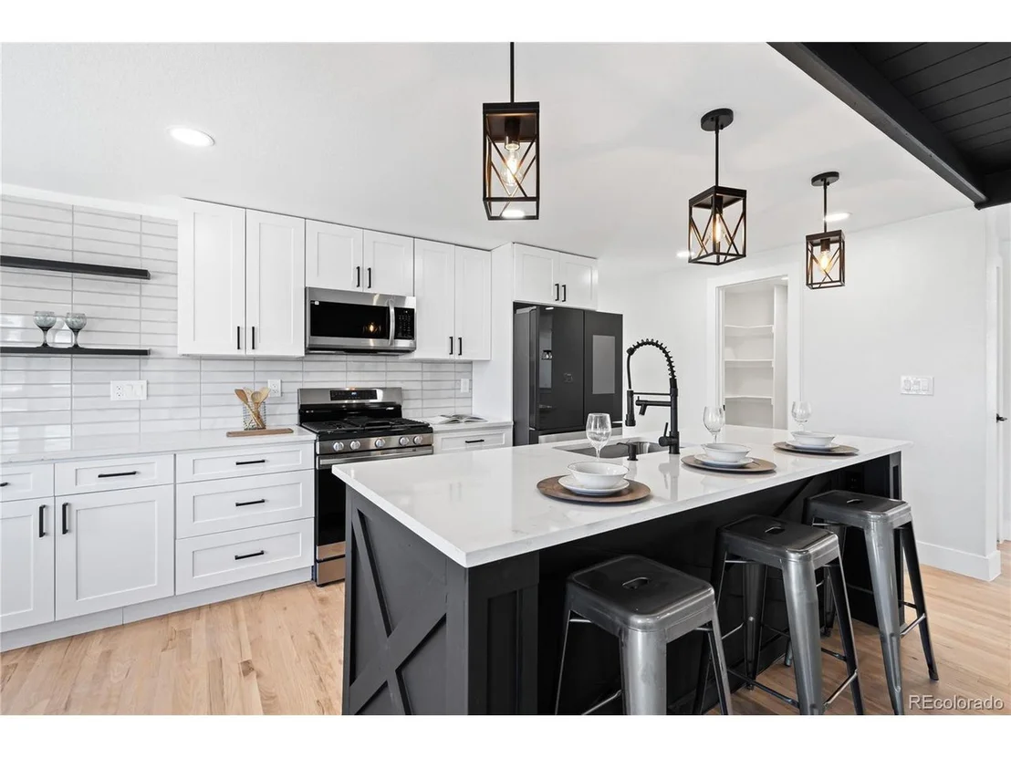 Photo of 6766 Zenobia Loop
