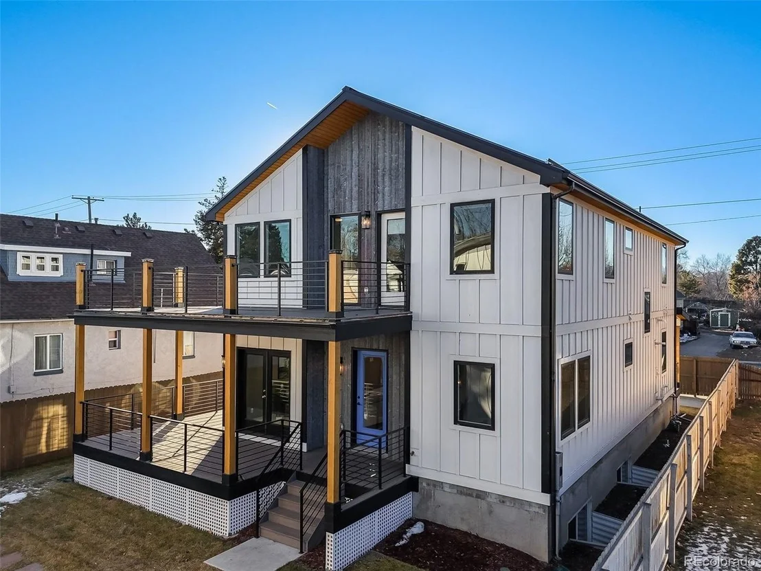 Photo of 3880 Sheridan Blvd