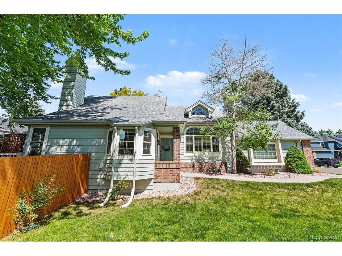 Photo of 9875 Iris St