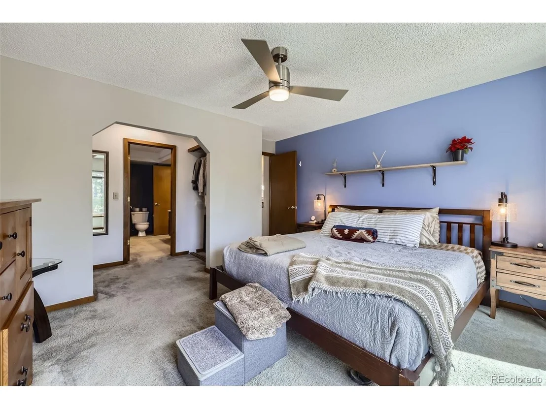 Photo of 9724 Iris St