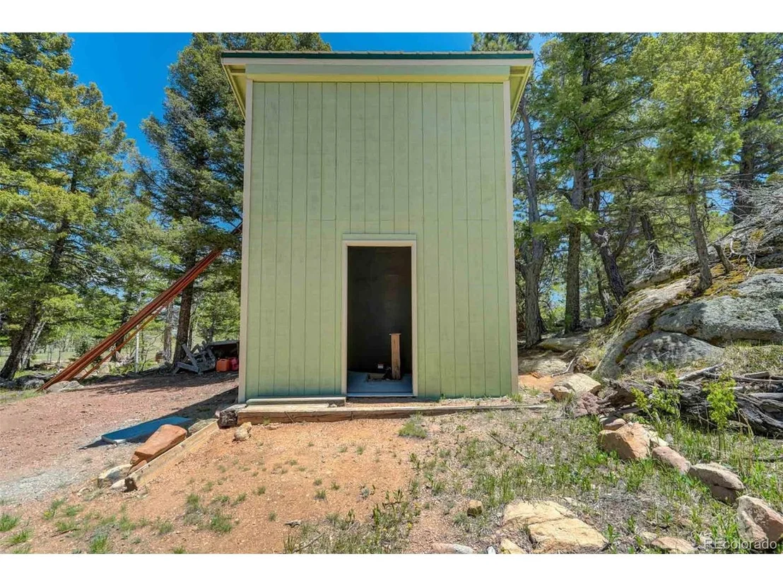 Photo of 453 Castle Mountain Dr