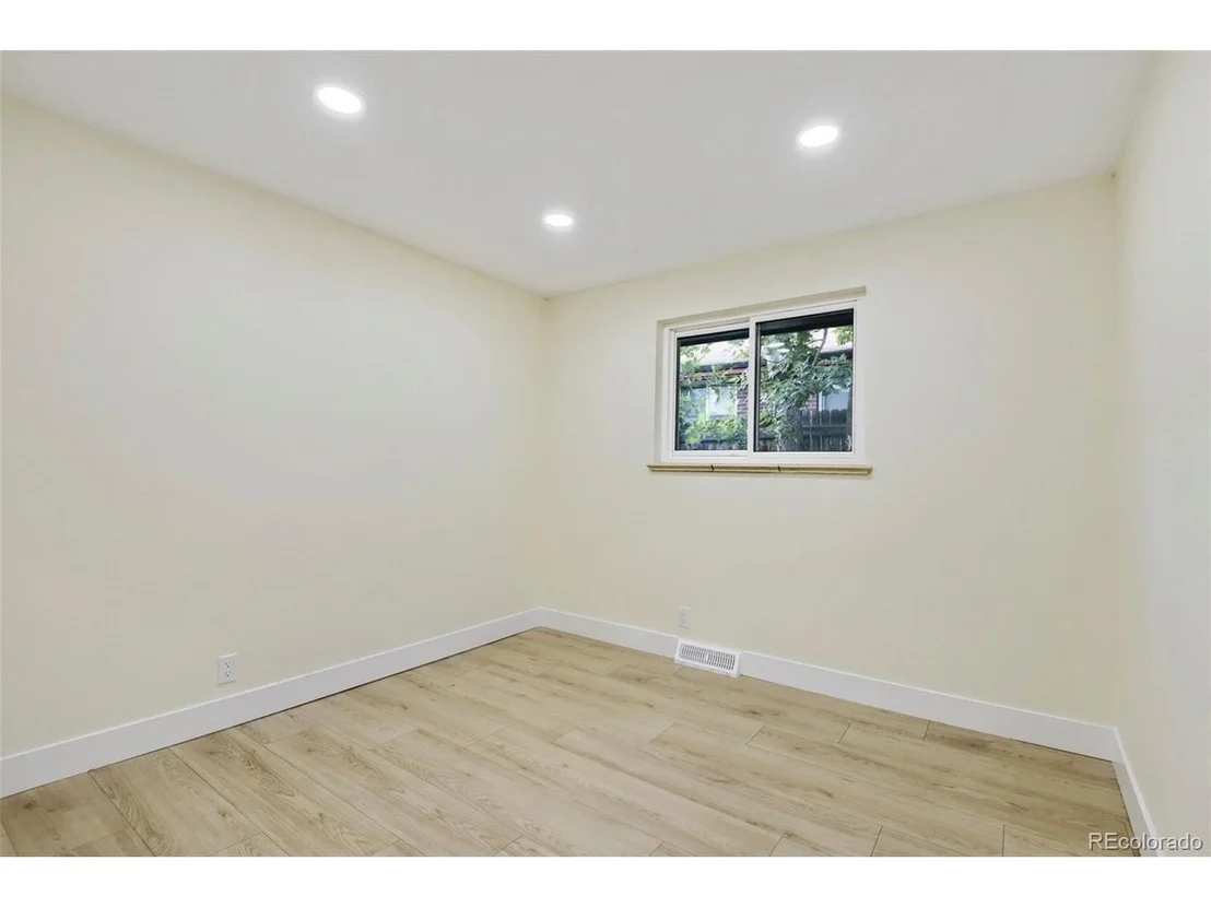 Photo of 6077 Flower St