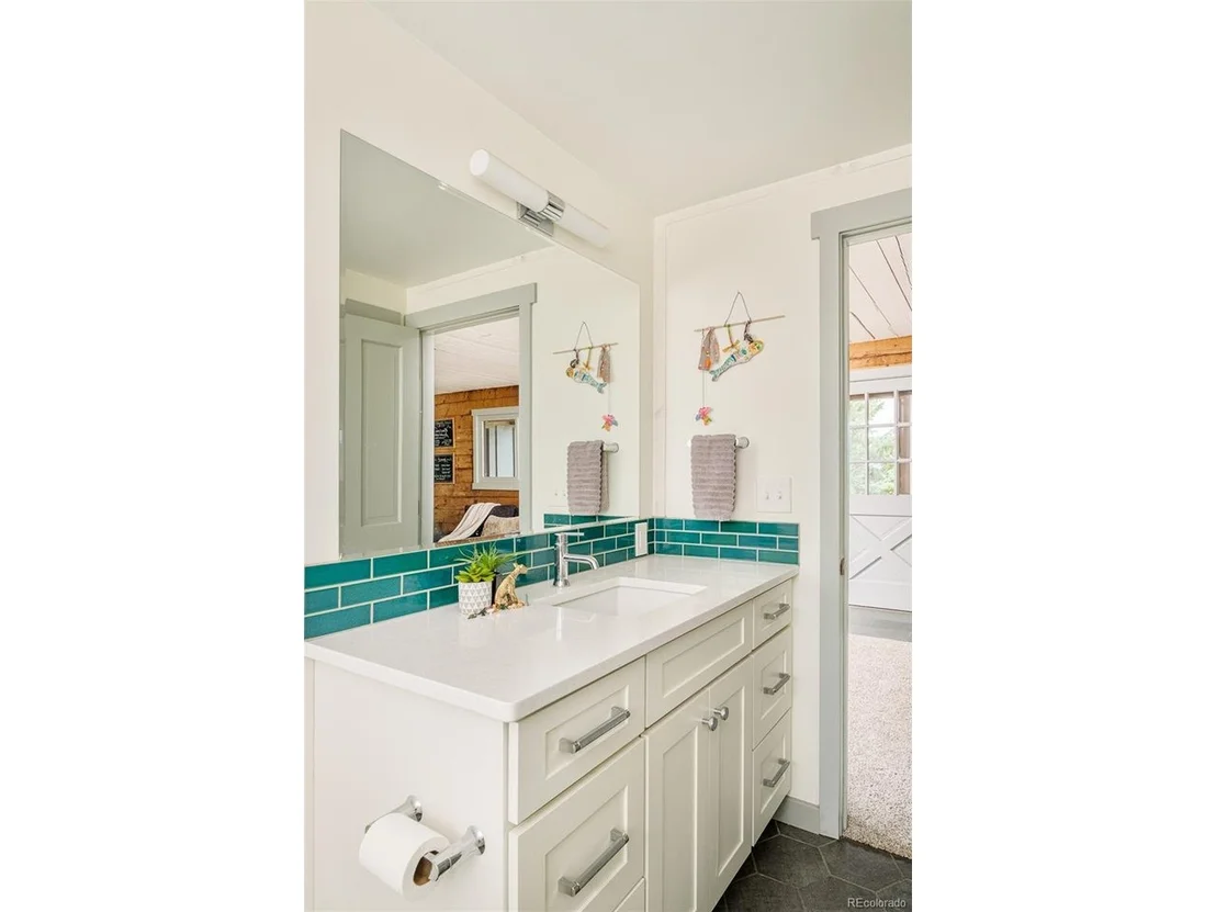 Photo of 1414 Mountain Pines Rd