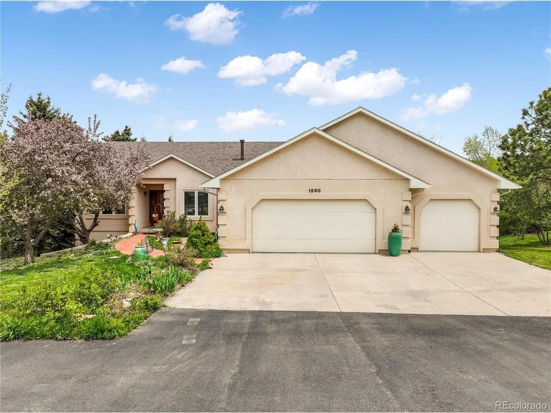 Photo of 1590 Longview Cir