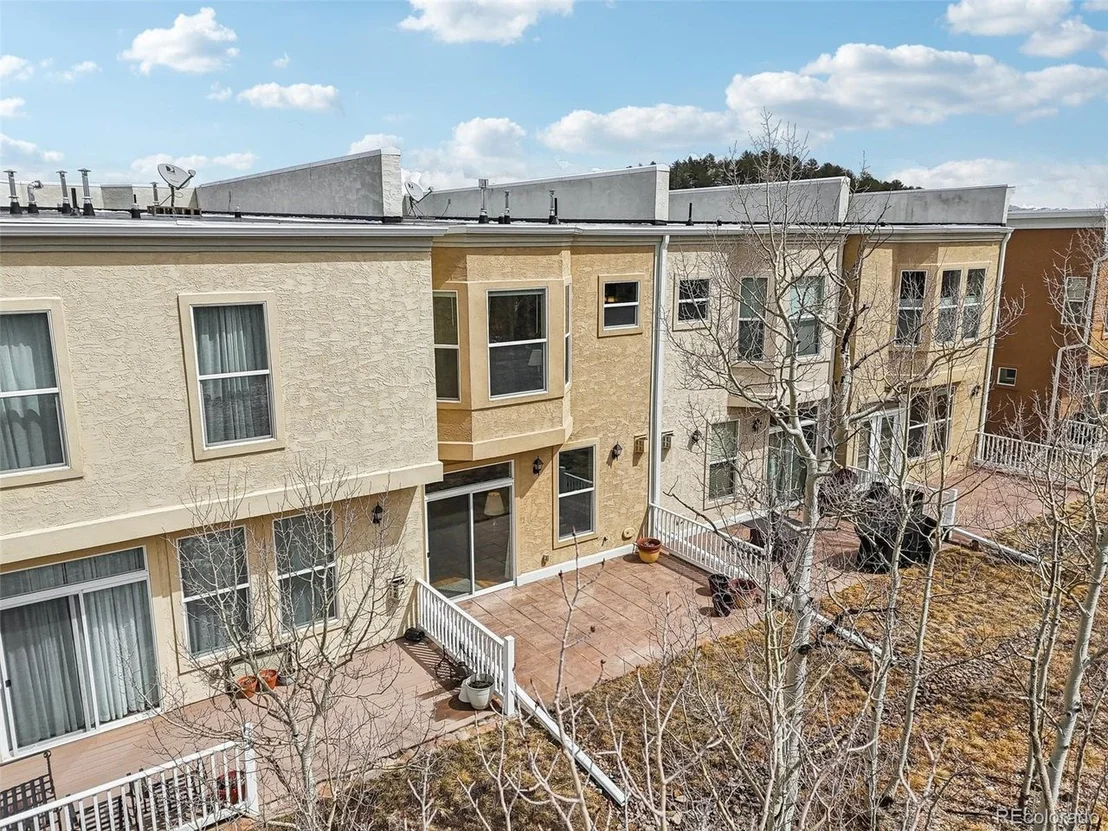 Photo of 873 Vernon Dr