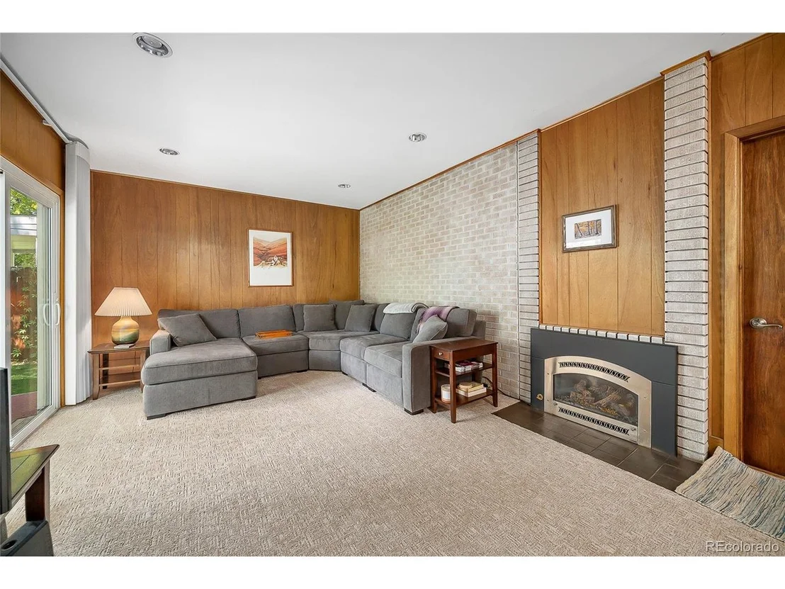 Photo of 6045 Queen St