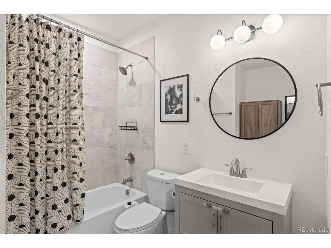 Photo of 424 W Dory Way