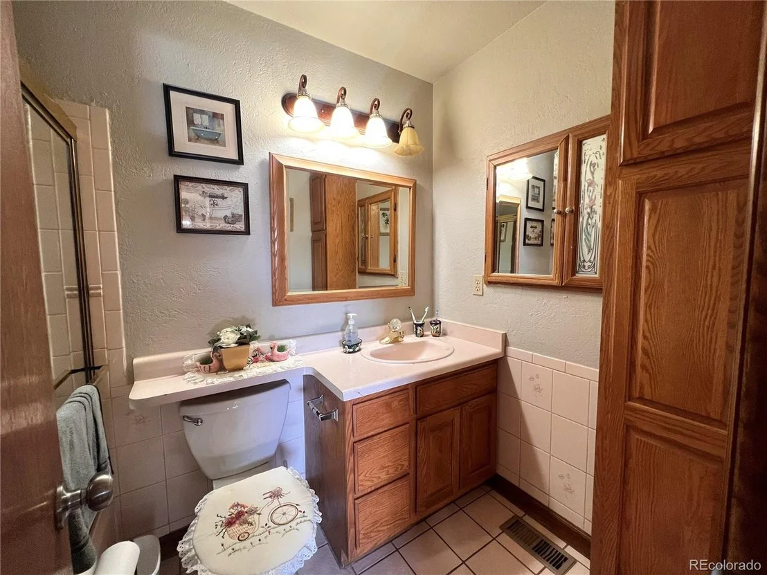 Photo of 5163 Carson St