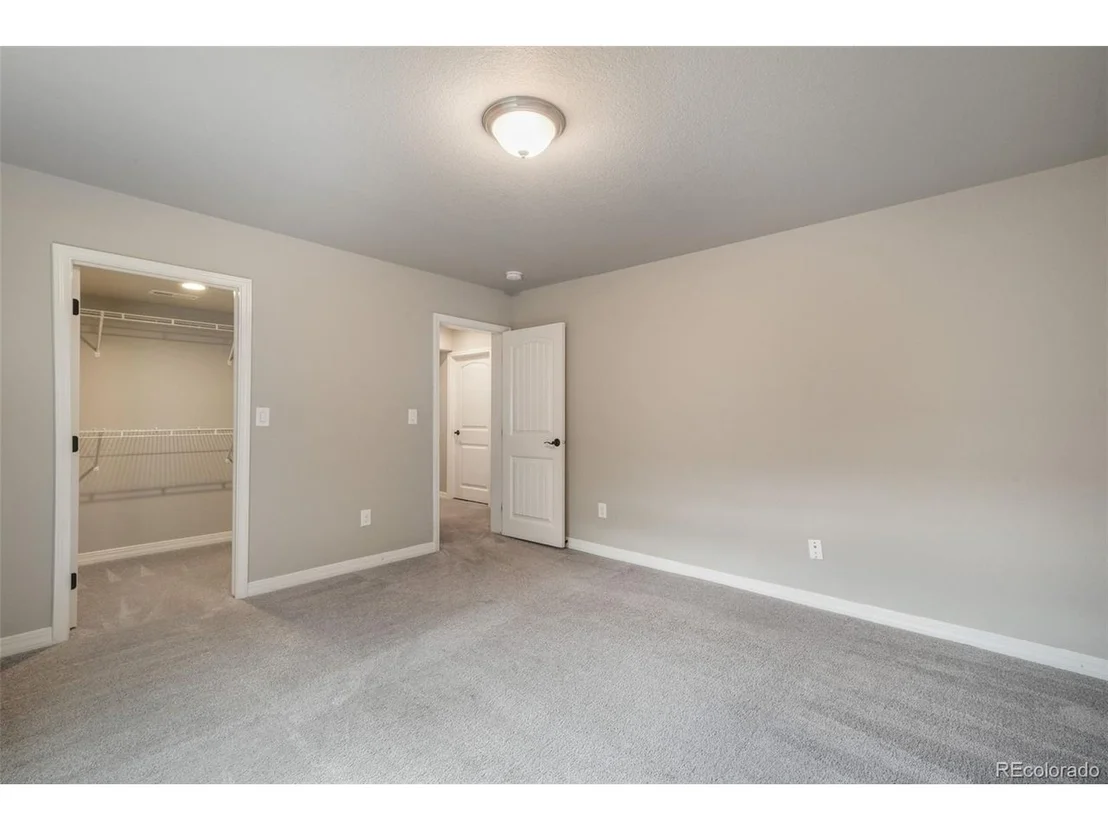 Photo of 2583 Lakes Edge Dr