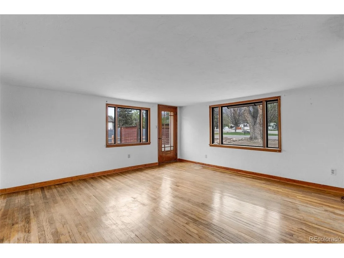 Photo of 548 E Third St