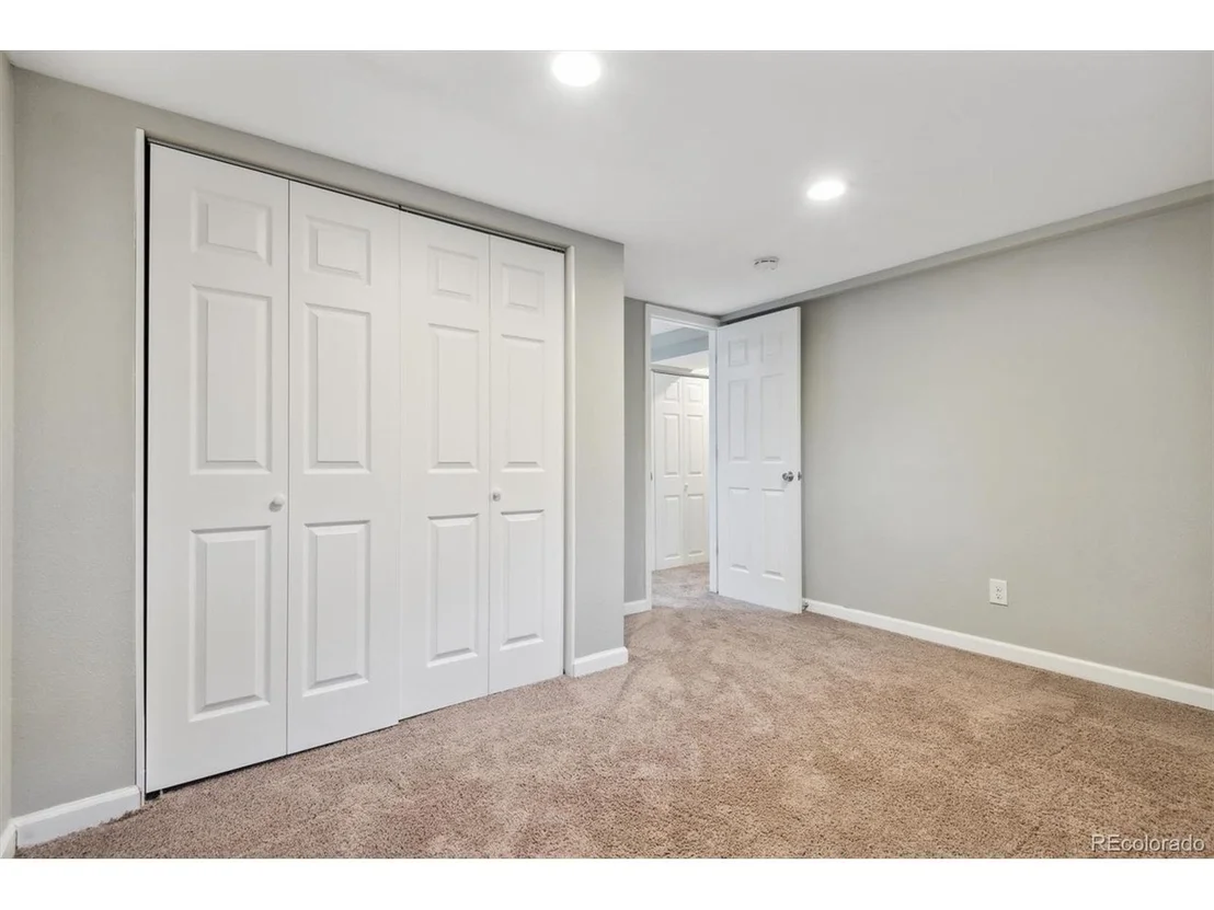 Photo of 1065 Hemlock Way
