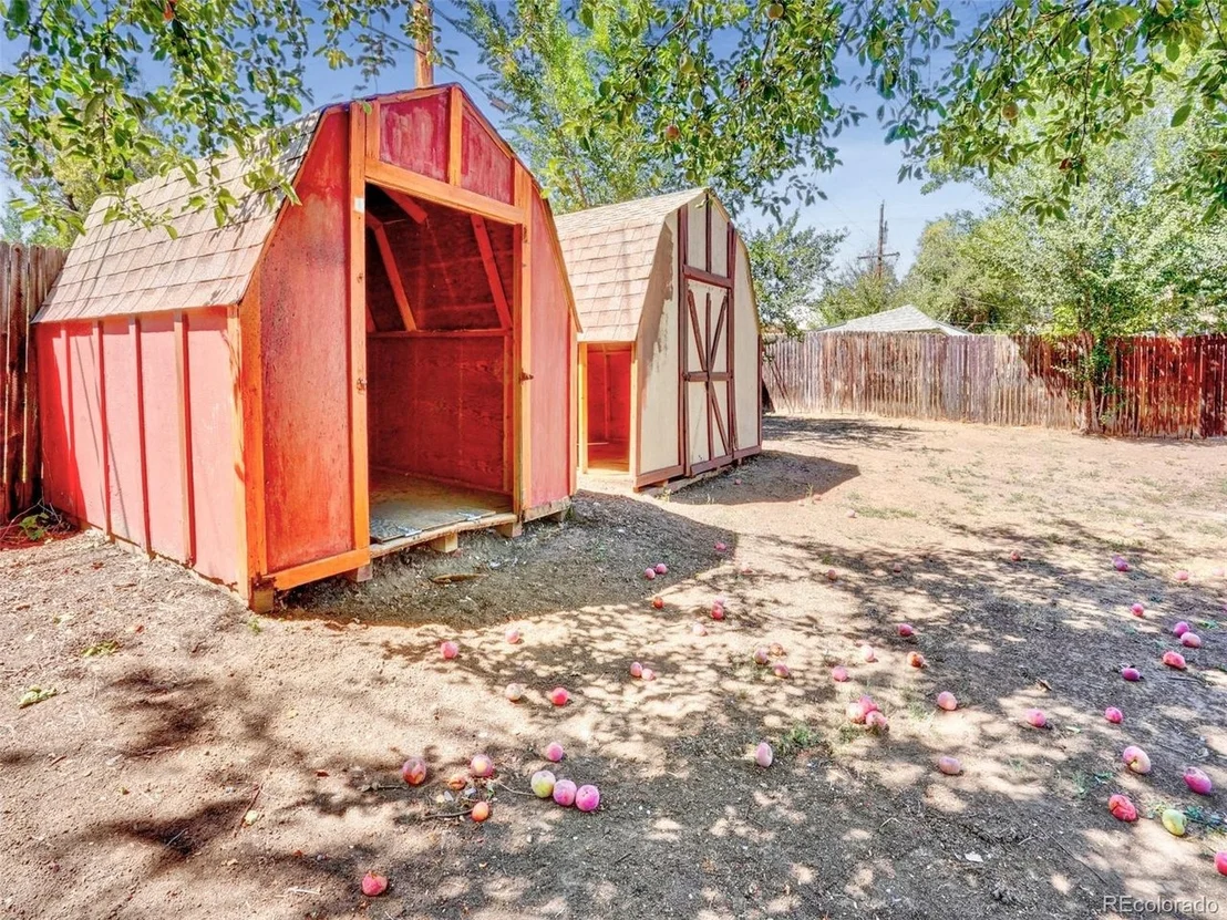 Photo of 7789 Greenleaf Ln