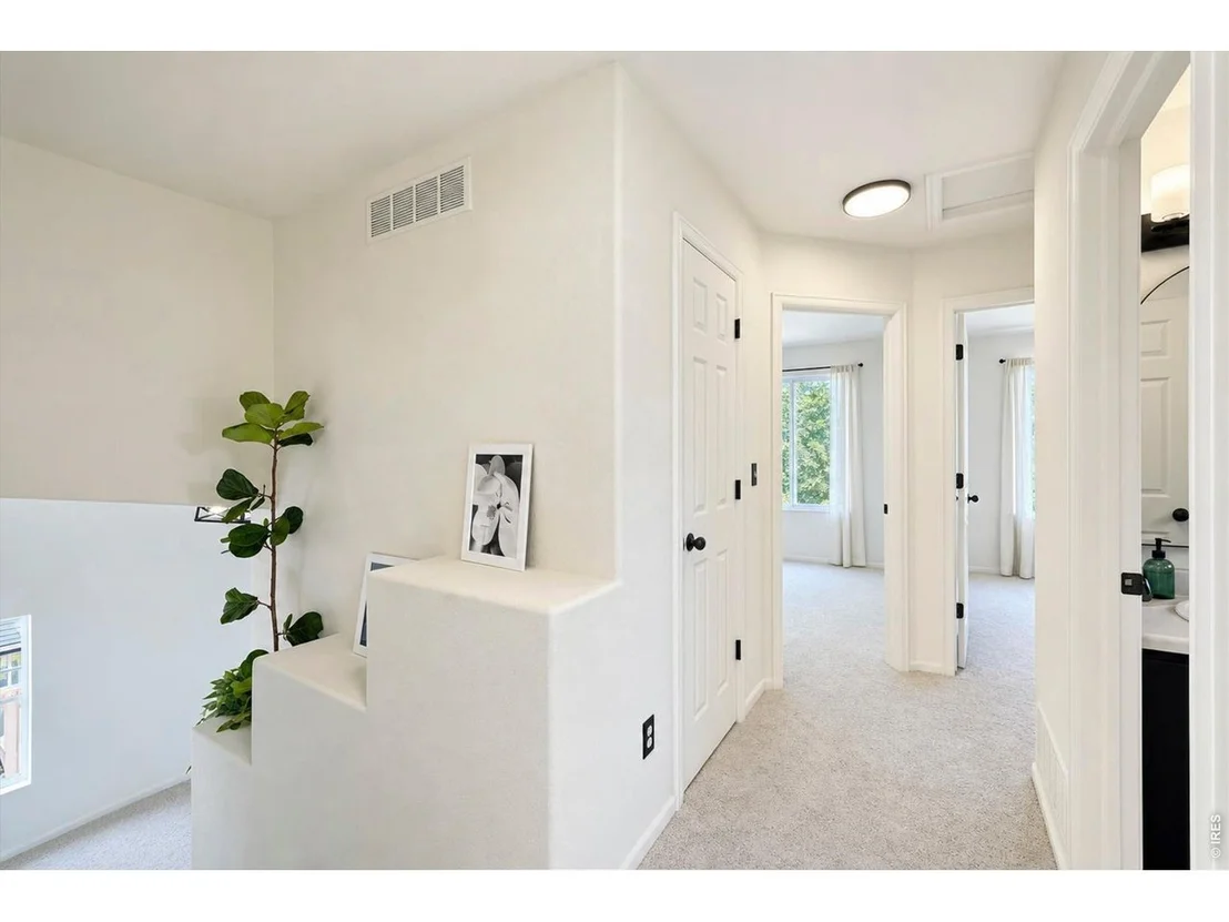 Photo of 1104 Fall River Cir