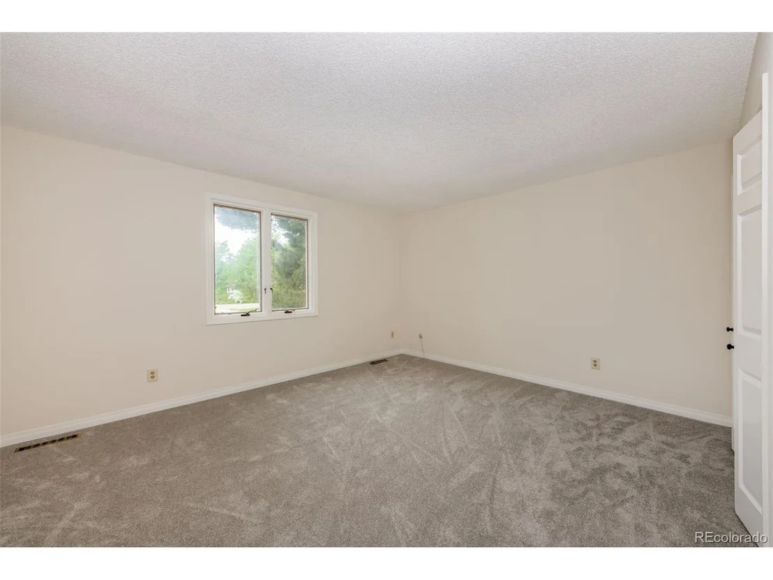 Photo of 2240 Champlain Dr