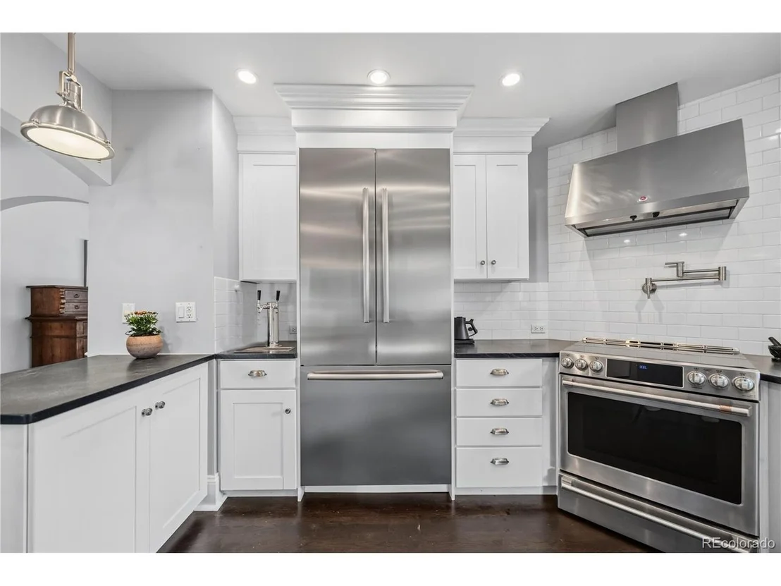 Photo of 2375 Locust St