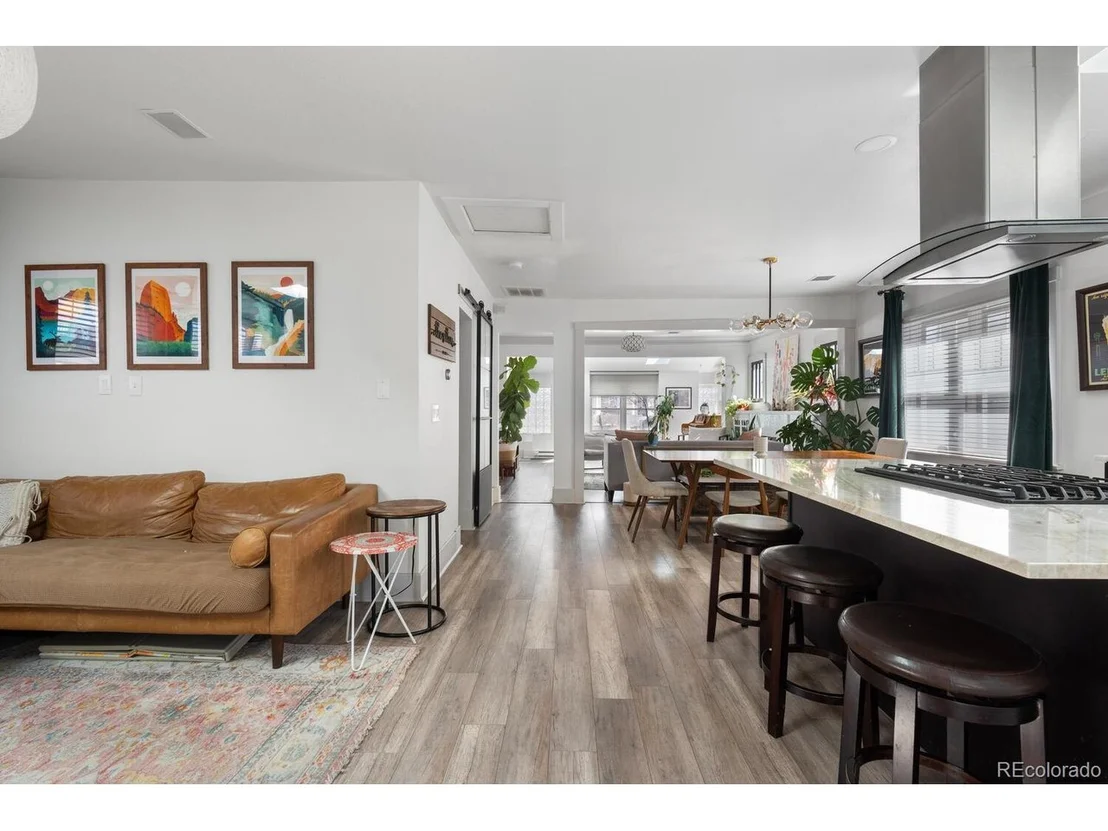 Photo of 561 Cook St