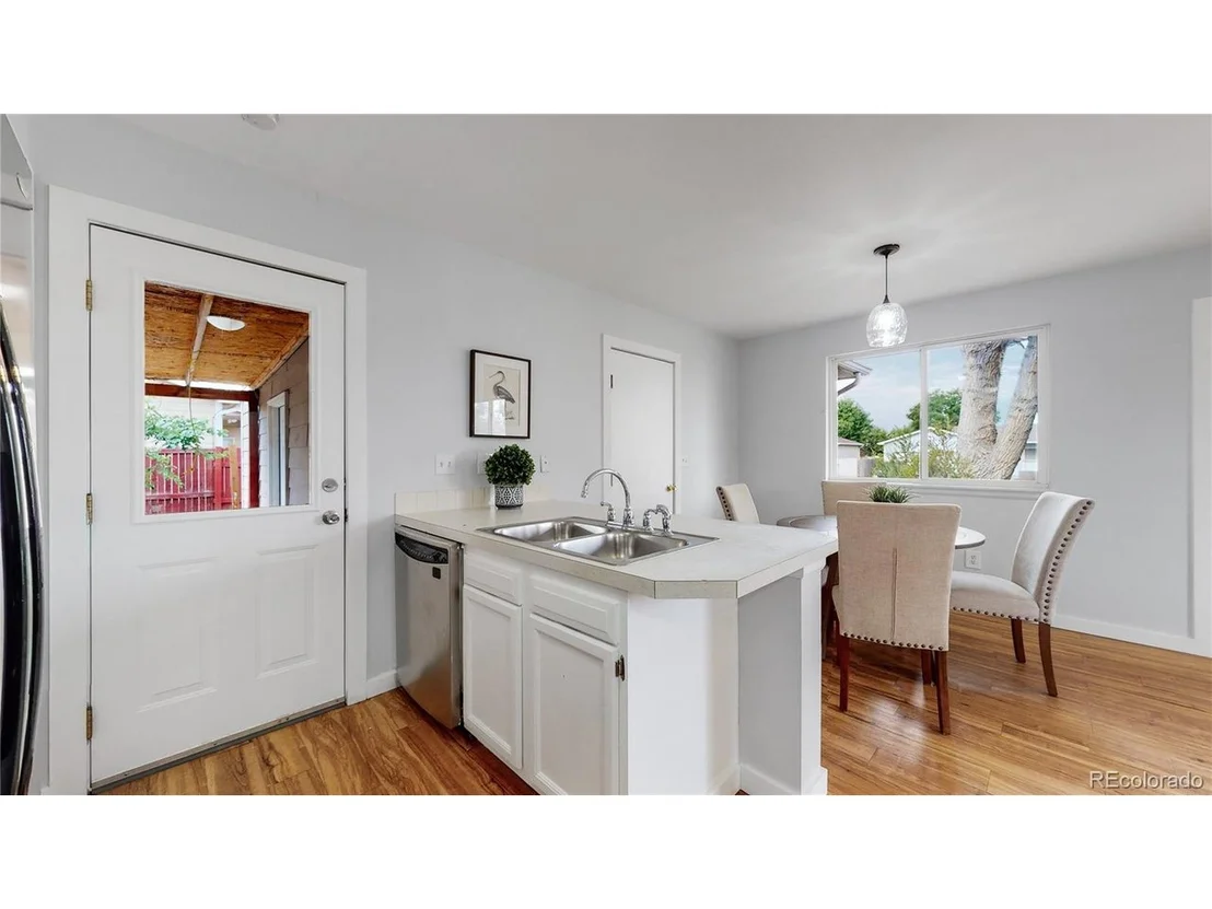 Photo of 2214 Alpine Ave
