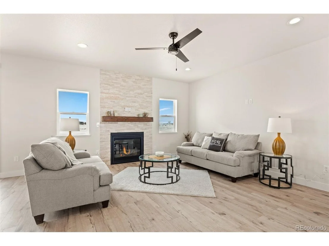 Photo of 122 7th Ave