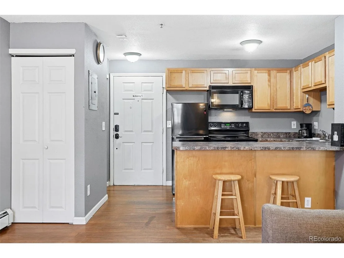 Photo of Unit 206 at 1405 Broadway