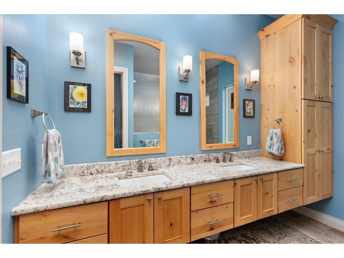 Photo of 7670 Meadowlark Ln
