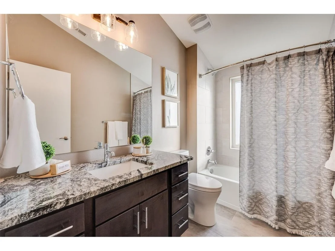 Photo of 3880 Sheridan Blvd