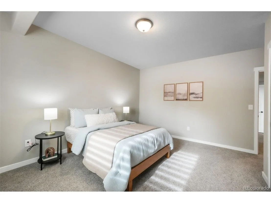 Photo of 2573 Lakes Edge Dr