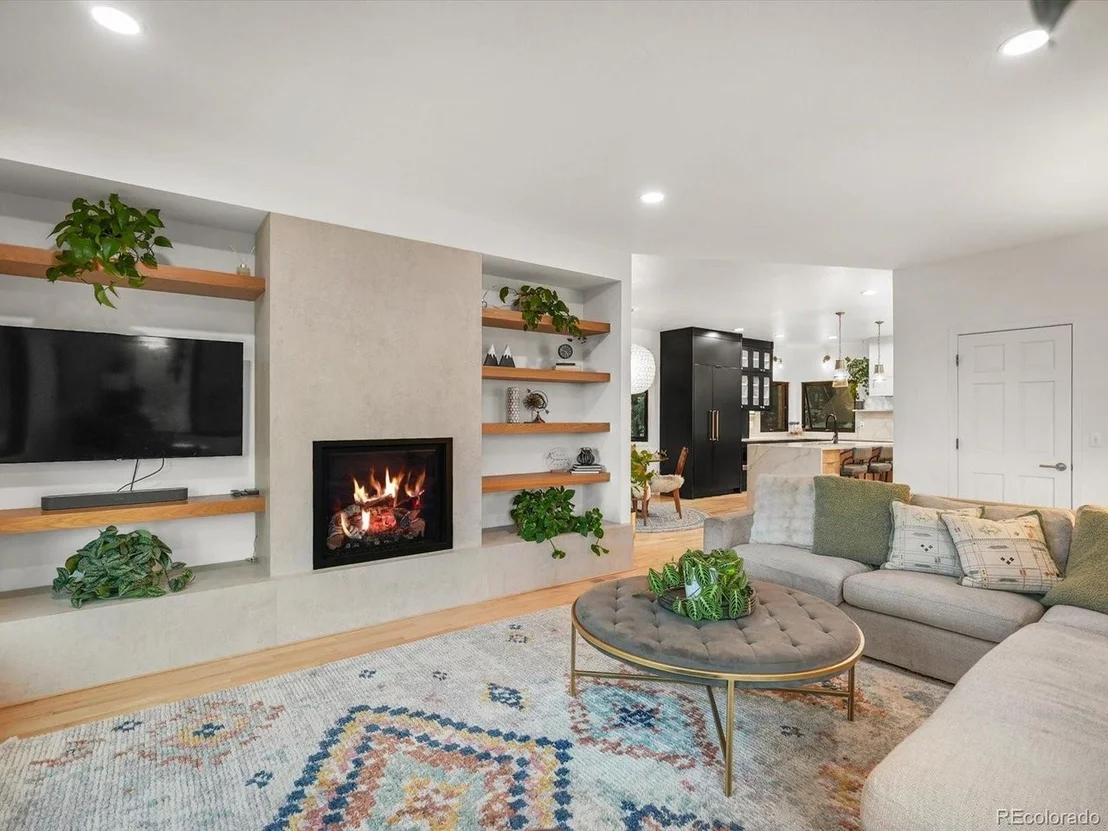 Photo of 2395 Pine Tree Ln