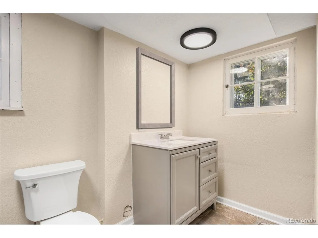 Photo of 921 12th Ave