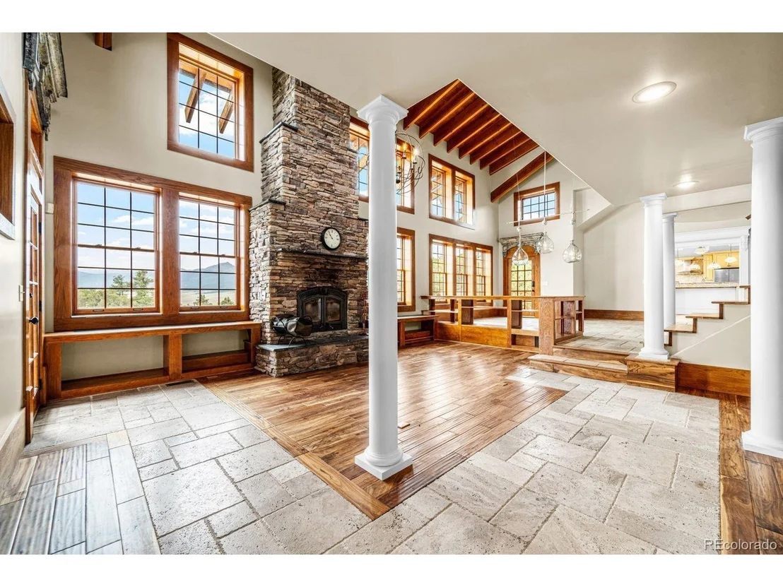 Photo of 325 McMurtrie Rd