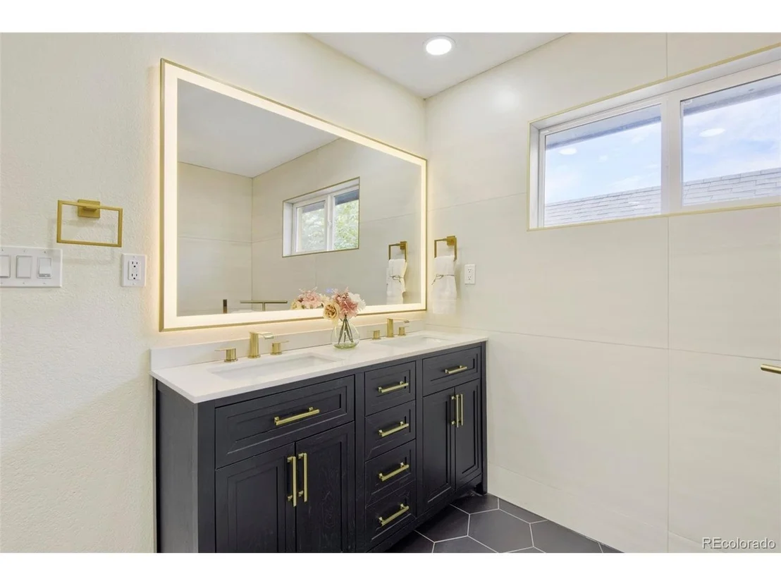 Photo of 6077 Flower St