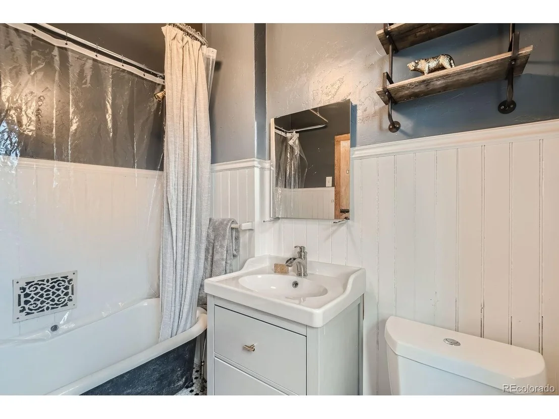 Photo of 5127 Lowell Blvd